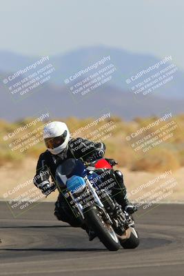 media/Oct-08-2022-SoCal Trackdays (Sat) [[1fc3beec89]]/Turn 16 (125pm)/